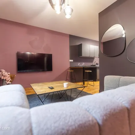 Louerangoueme - L'ecrin Pourpre - Cinéma Privé - Hyper Centre - Wifi - Proche Gare - Idéal Perso&professionnels - Cuisine équipée - Louerangouleme * Angoulême