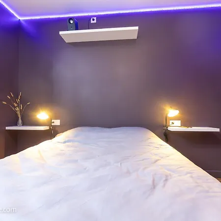 Louerangoueme - L'ecrin Pourpre - Cinéma Privé - Hyper Centre - Wifi - Proche Gare - Idéal Perso&professionnels - Cuisine équipée - Louerangouleme *