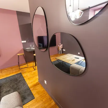 Louerangoueme - L'ecrin Pourpre - Cinéma Privé - Hyper Centre - Wifi - Proche Gare - Idéal Perso&professionnels - Cuisine équipée - Louerangouleme Appartamento