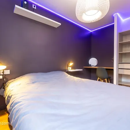 Louerangoueme - L'ecrin Pourpre - Cinema Prive - Hyper Centre - Wifi - Proche Gare - Ideal Perso & Professionnels - Cuisine Equipee - Louerangouleme アパート アングレーム