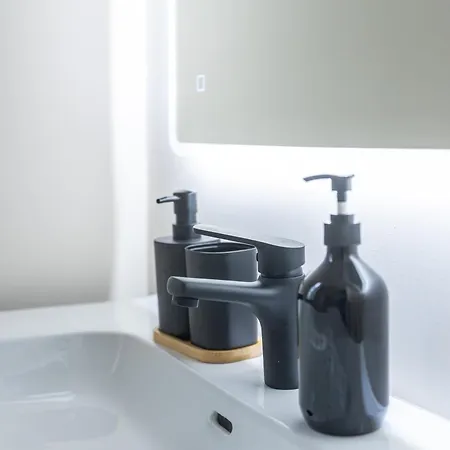 Louerangoueme - L'ecrin Pourpre - Cinéma Privé - Hyper Centre - Wifi - Proche Gare - Idéal Perso&professionnels - Cuisine équipée - Louerangouleme Appartamento Angoulême