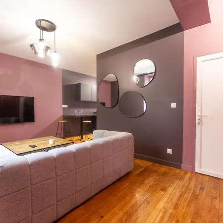 Louerangoueme - L'ecrin Pourpre - Cinema Prive - Hyper Centre - Wifi - Proche Gare - Ideal Perso & Professionnels - Cuisine Equipee - Louerangouleme أنغوليم