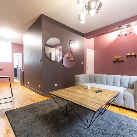 Louerangoueme - L'ecrin Pourpre - Cinema Prive - Hyper Centre - Wifi - Proche Gare - Ideal Perso & Professionnels - Cuisine Equipee - Louerangouleme شقة *