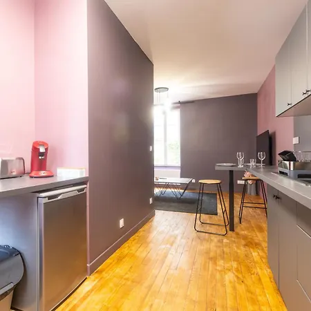 Louerangoueme - L'ecrin Pourpre - Cinema Prive - Hyper Centre - Wifi - Proche Gare - Ideal Perso & Professionnels - Cuisine Equipee - Louerangouleme أنغوليم